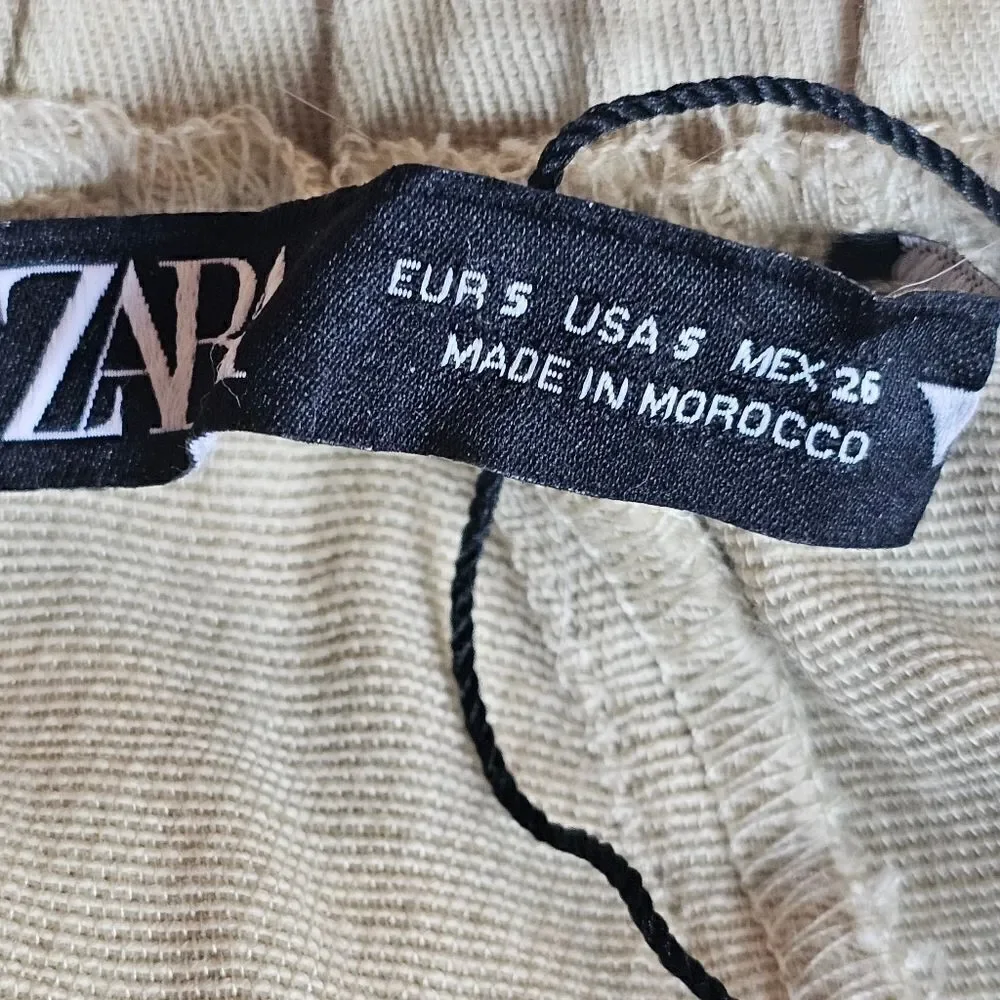 Zara pale yellow cropped pants. Sz s with 24